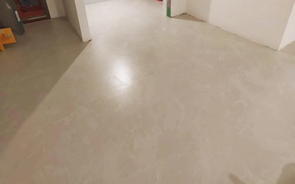 客餐厅浅色瓷砖擦洗平缝案例