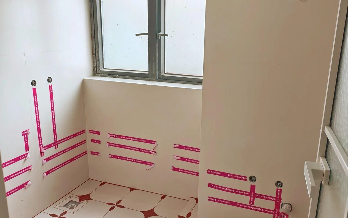 红色花砖卫生间调色美缝案例